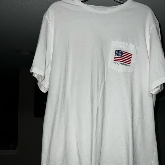 Size large new vineyard vines shirt - Picture 2 of 4